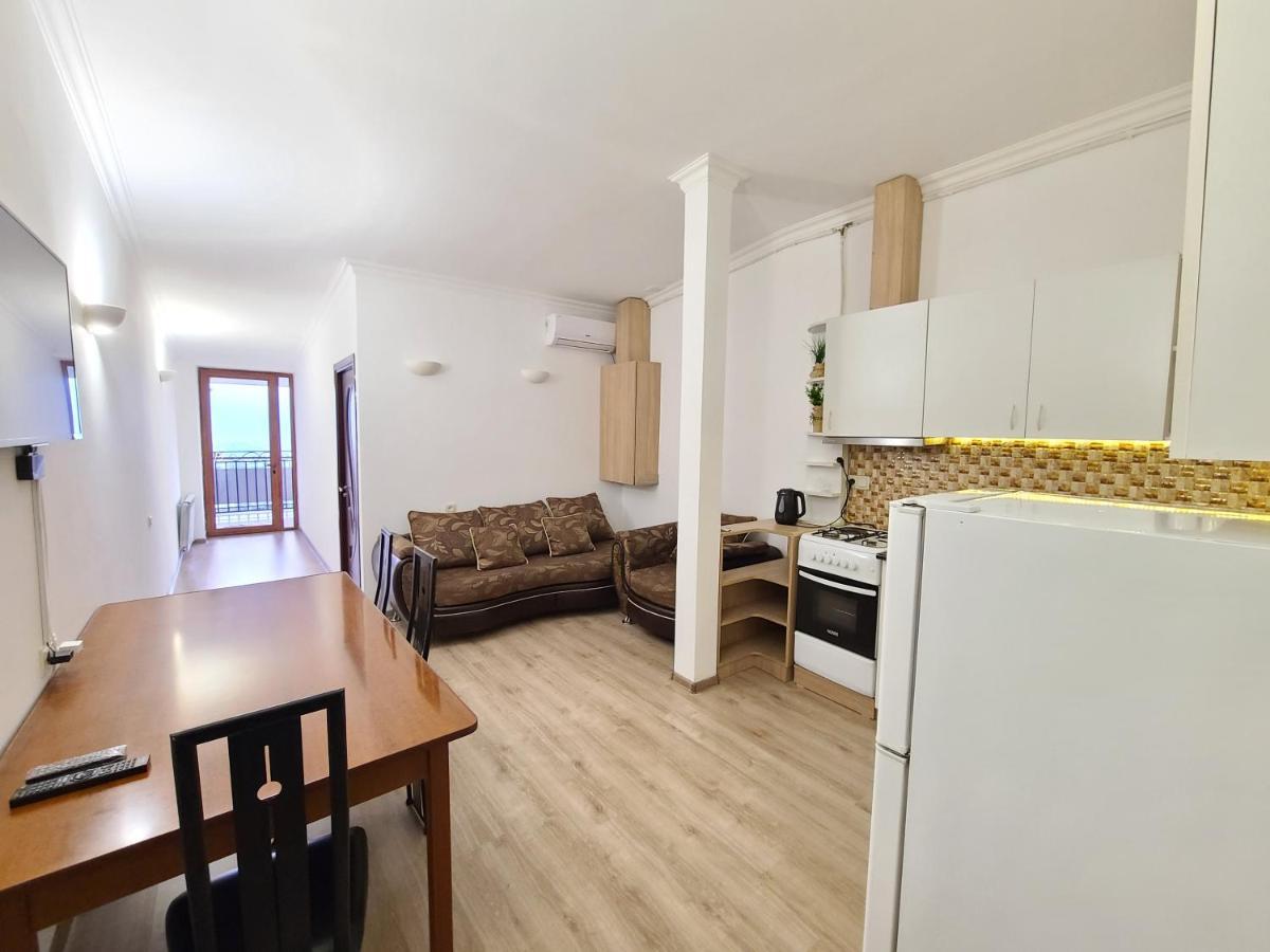 Flat With Balcony On Cascade Apartment เยเรวาน ภายนอก รูปภาพ